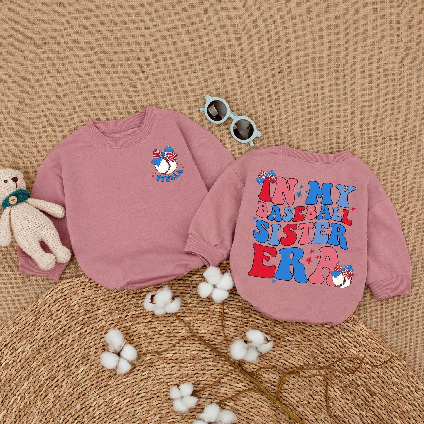 Personalized In My Baseball Sister Era Baby Romper Name Little Girl Bodysuit Red Blue Pink Retro Baseball Stars Design Comfortable Soft Cotton Baby Shower Gift