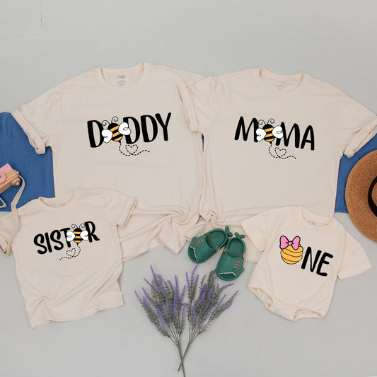 Bee First Birthday Family Shirts Mommy Daddy Sister 1st Birthday T-shirts Baby Shower Party Flying Bee Heart Trail Custom Mommy and Me Outfits
