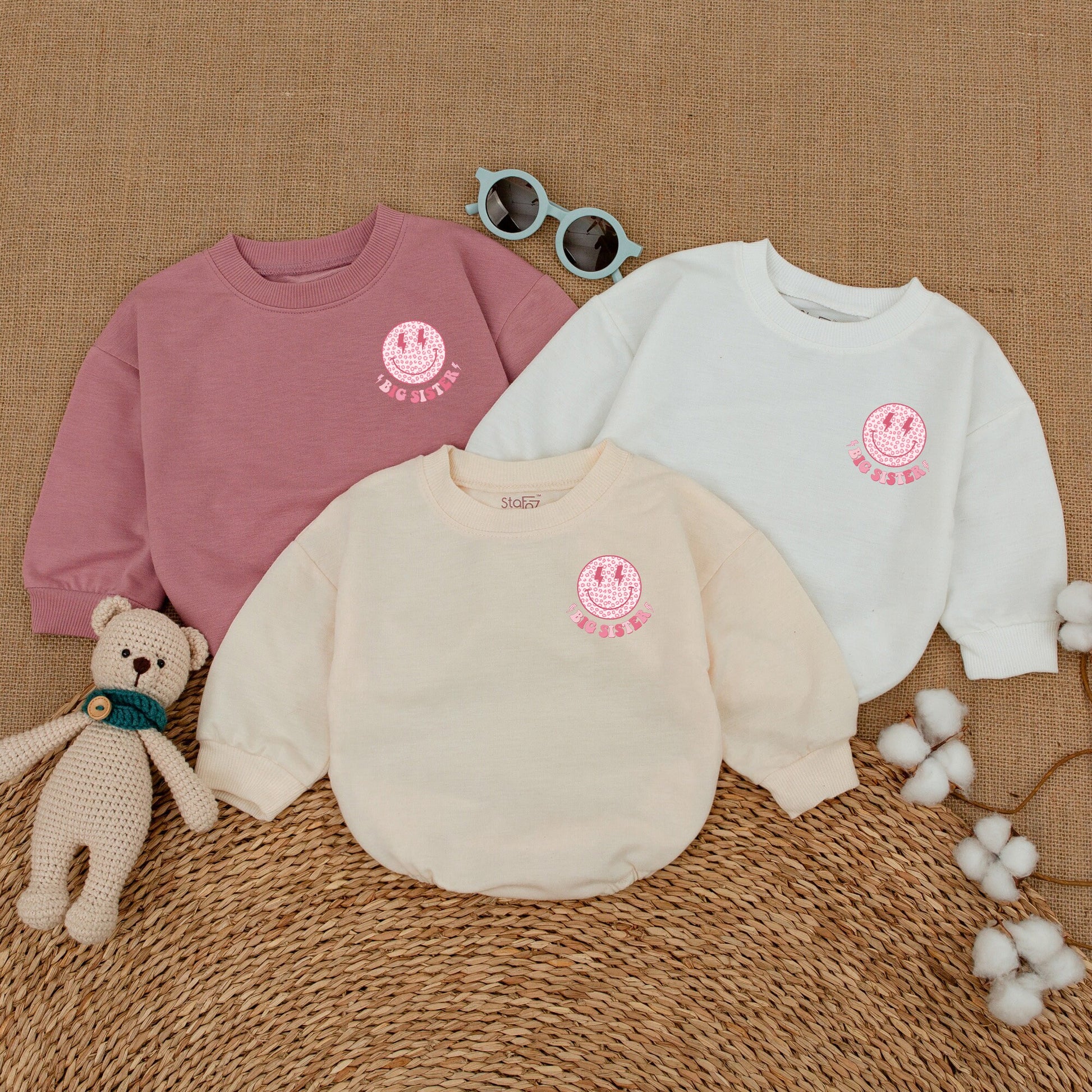 Big Sister Era Romper Set, Groovy Pink Smiley Face Outfit for Baby Girl, Retro Toddler Shirt Gift, 70s Style Bodysuit, Coming Home Outfit 135 chars