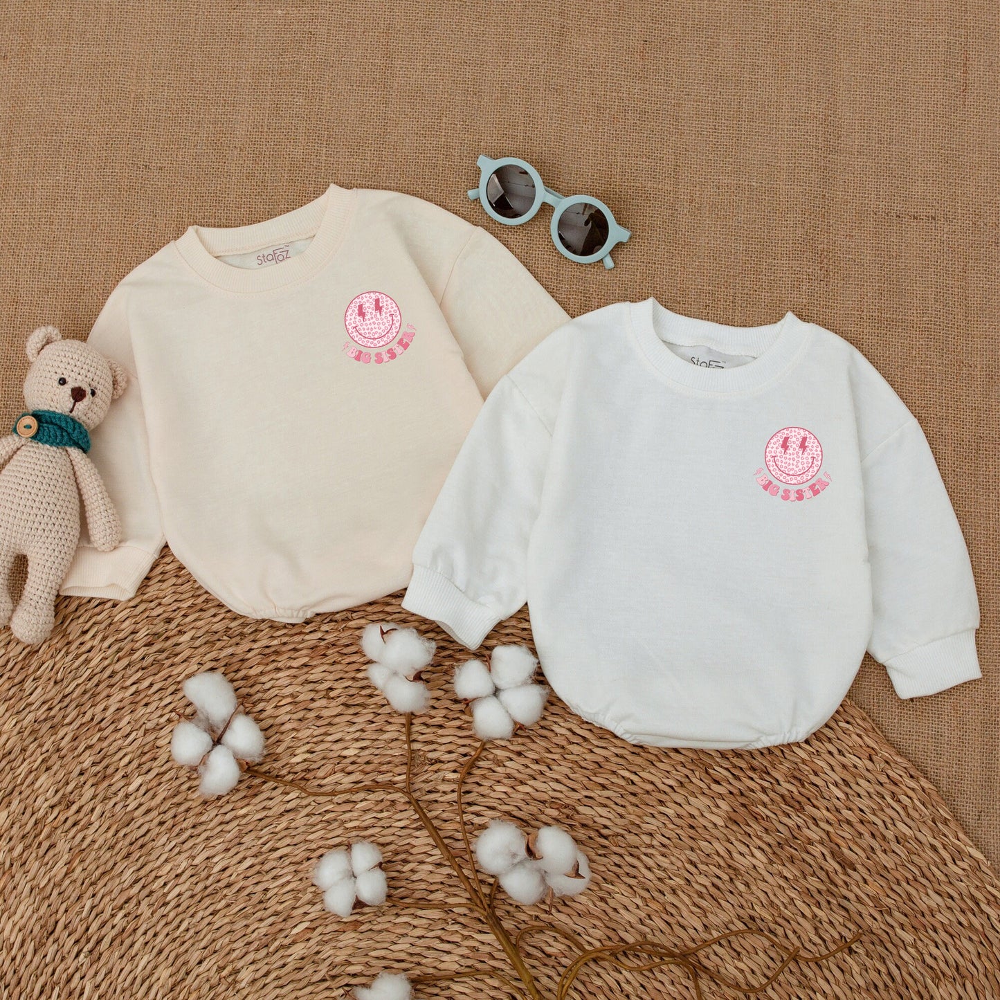 Big Sister Era Romper Set, Groovy Pink Smiley Face Outfit for Baby Girl, Retro Toddler Shirt Gift, 70s Style Bodysuit, Coming Home Outfit 135 chars