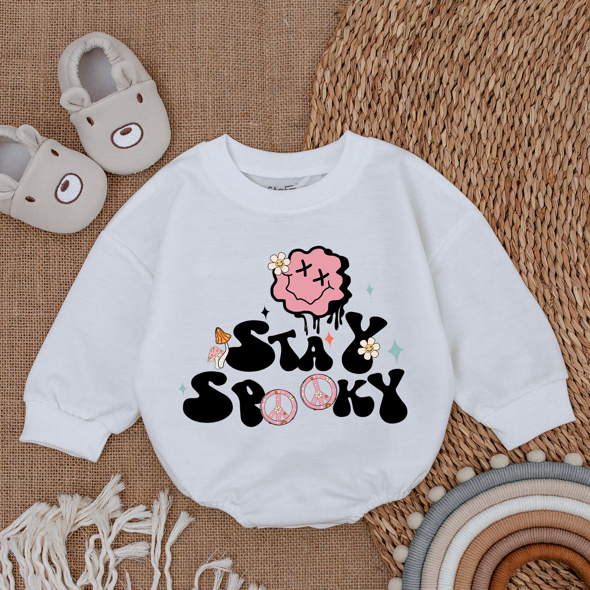 Stay Spooky Halloween Baby Romper Outfit Retro Groovy First Halloween Clothes Infant Bodysuit Cute Pink Cloud Mushroom Design Fall Baby Clothes Gift 138