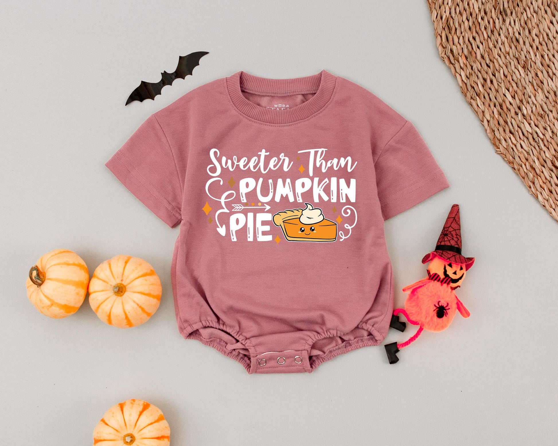 Pumpkin Pie Romper: Retro Halloween Baby Outfit & Gift