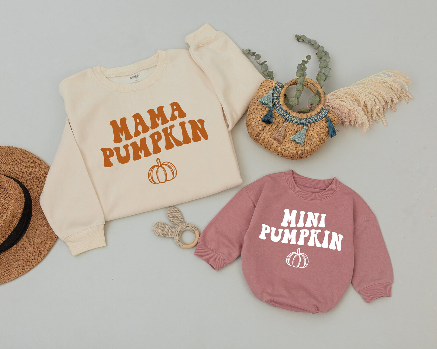 Matching Mommy & Me Pumpkin Sweatshirts: Retro Fall Family Outfits