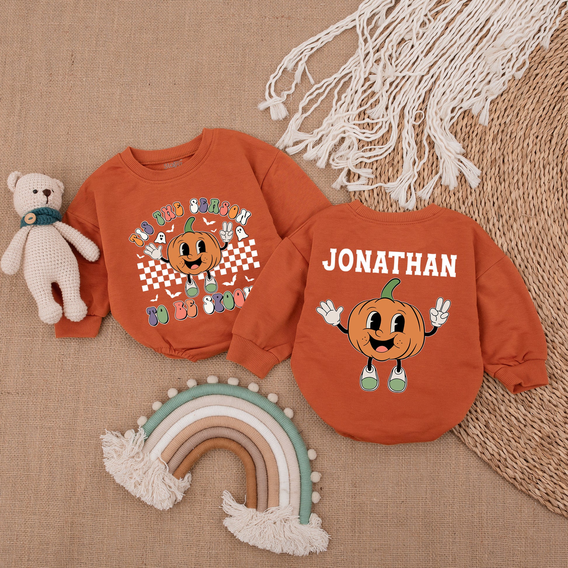 Spooky Season First Halloween Baby Outfit Groovy Font Pumpkin Bodysuit Custom Name Newborn Clothes Retro Bats Ghosts Checkered Romper Fall Infant Gift 139c