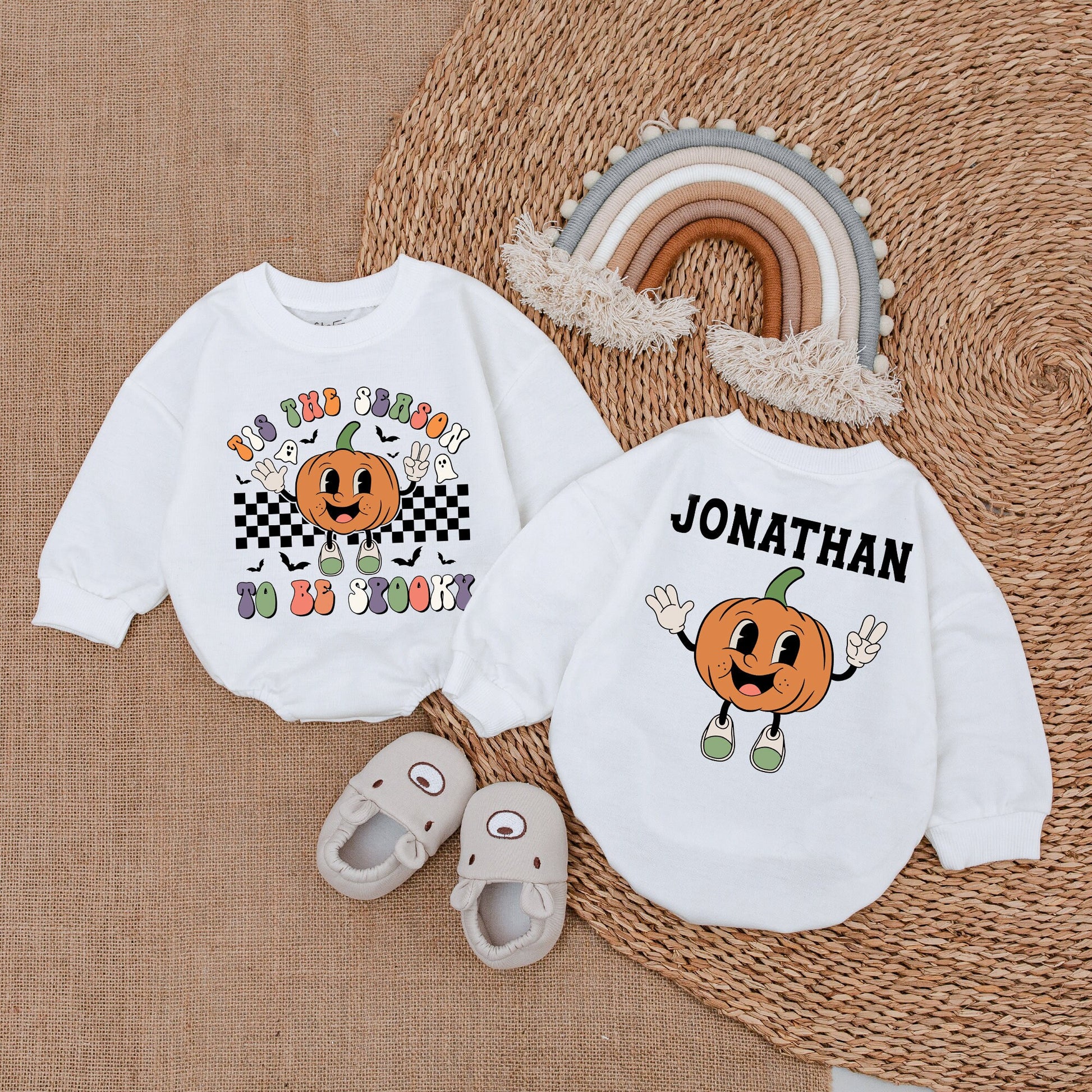 Spooky Season First Halloween Baby Outfit Groovy Font Pumpkin Bodysuit Custom Name Newborn Clothes Retro Bats Ghosts Checkered Romper Fall Infant Gift 139c