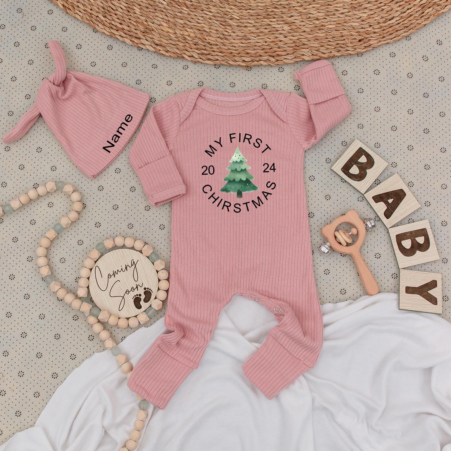My First Christmas Baby Bodysuit and Hat Set Cute Tree Name Personalized Baby Boy Girl Gift Newborn Coming Soon Outfit 2024 Unisex