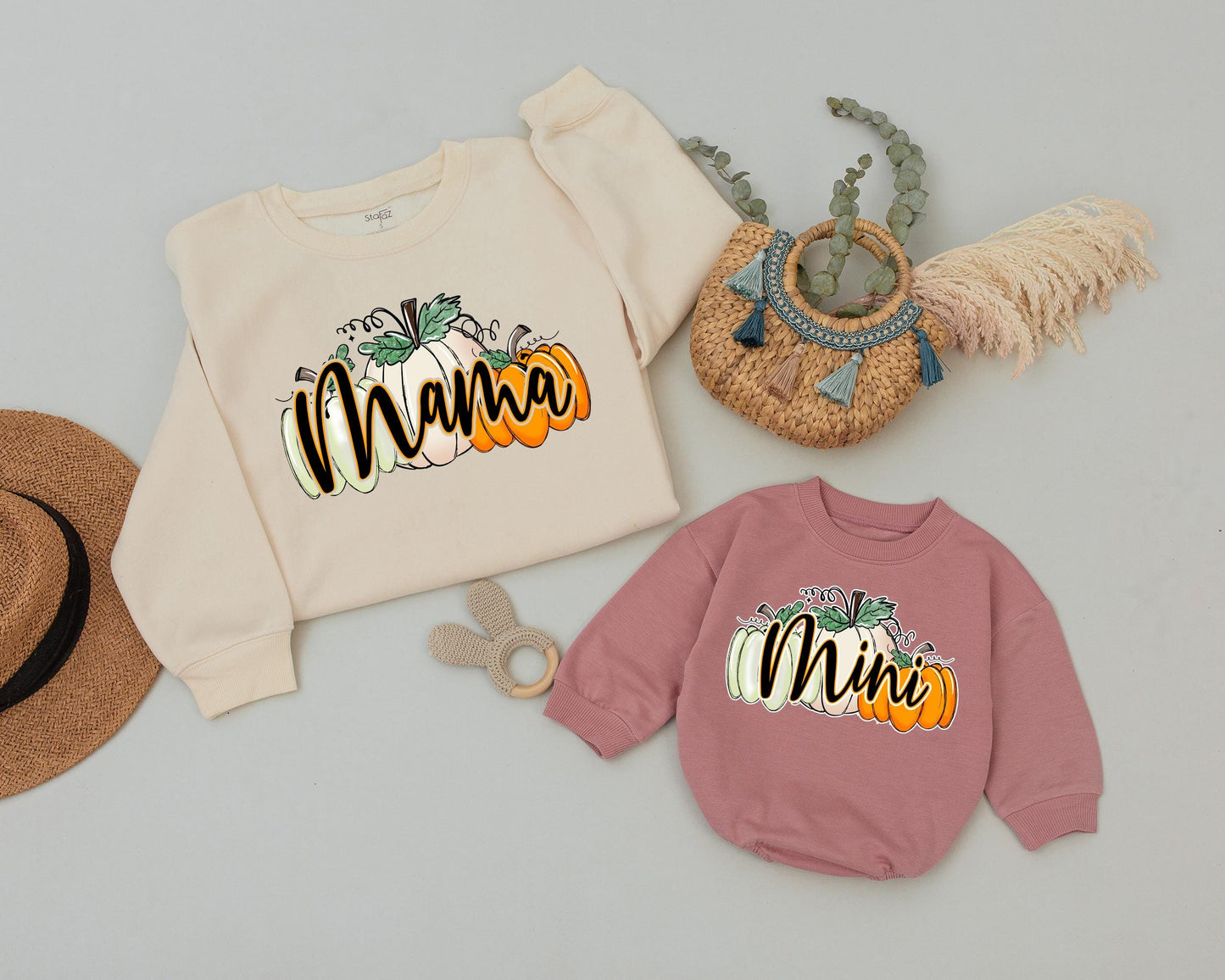 Matching Mama Mini Pumpkin Sweatshirts – Retro Halloween Outfits