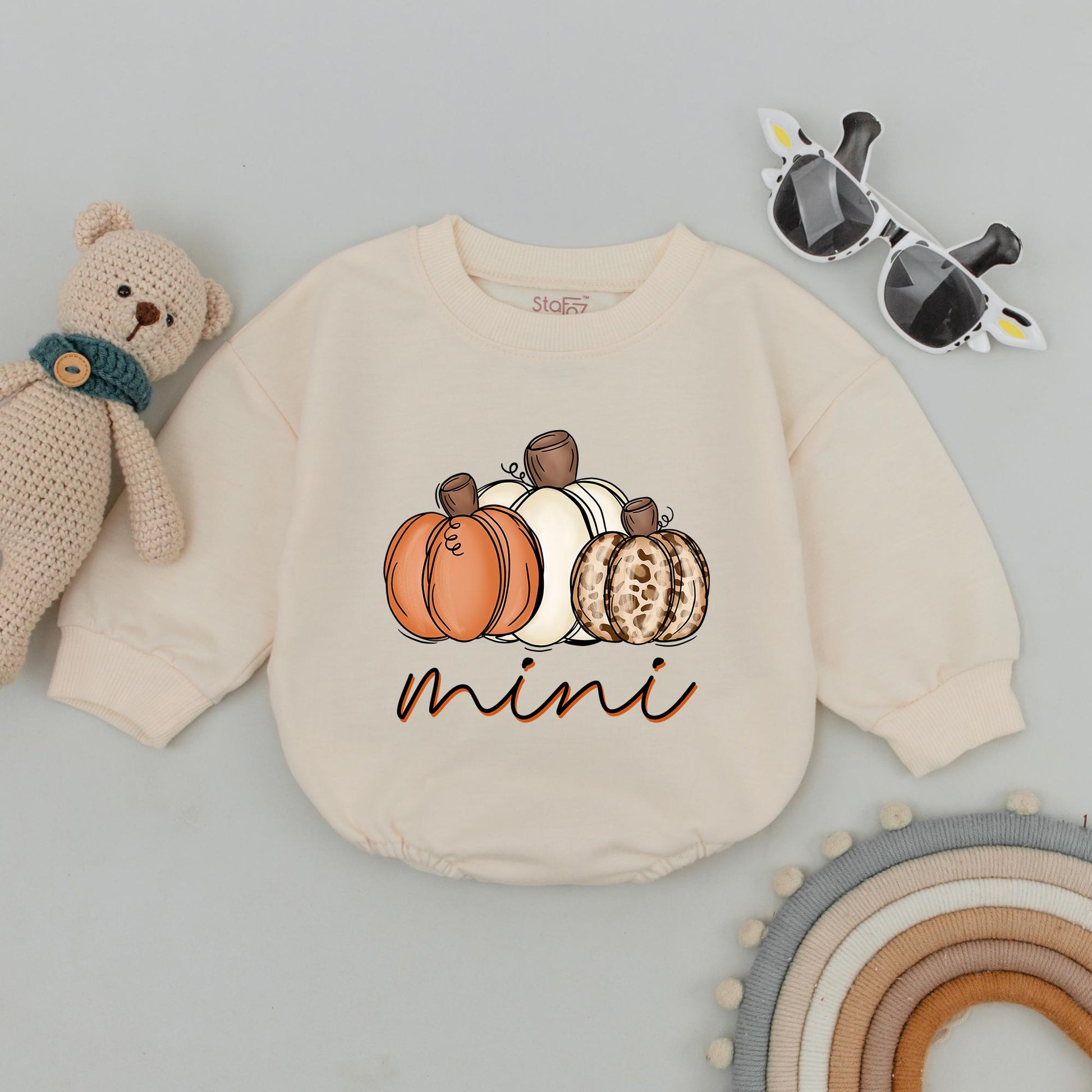 Matching Retro Pumpkin Sweatshirts | Mommy & Me Fall Family Outfit