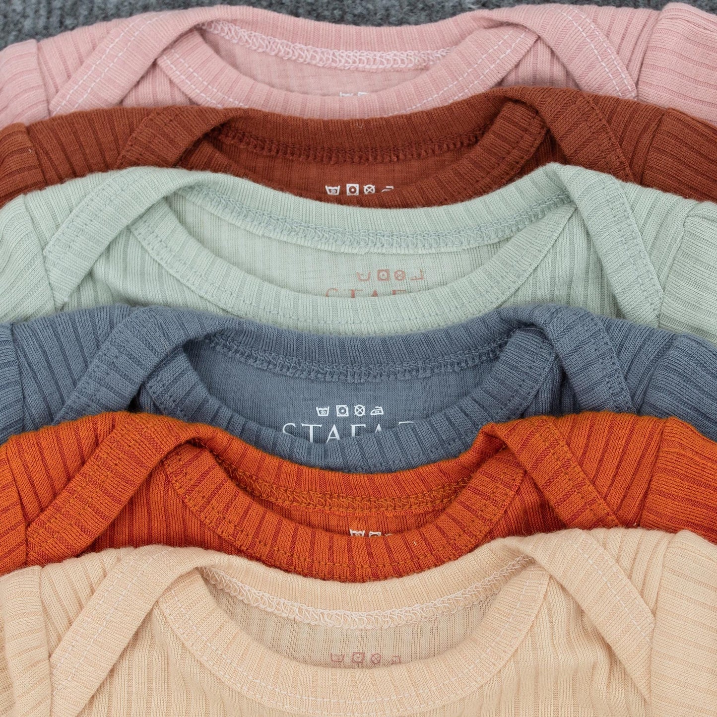 Personalized 2025 Baby Christmas Outfit, Custom Name Bodysuit & Hat Set, Holiday Gift for Baby Girl or Boy, Cute Xmas Clothes