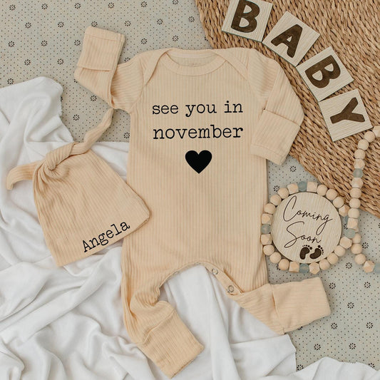 See You in November Baby Bodysuit & Hat Set Personalized Baby Sleepsuit Going Home Outfit Baby Shower Gift Jumpsuit Romper Black Heart Minimalist Modern