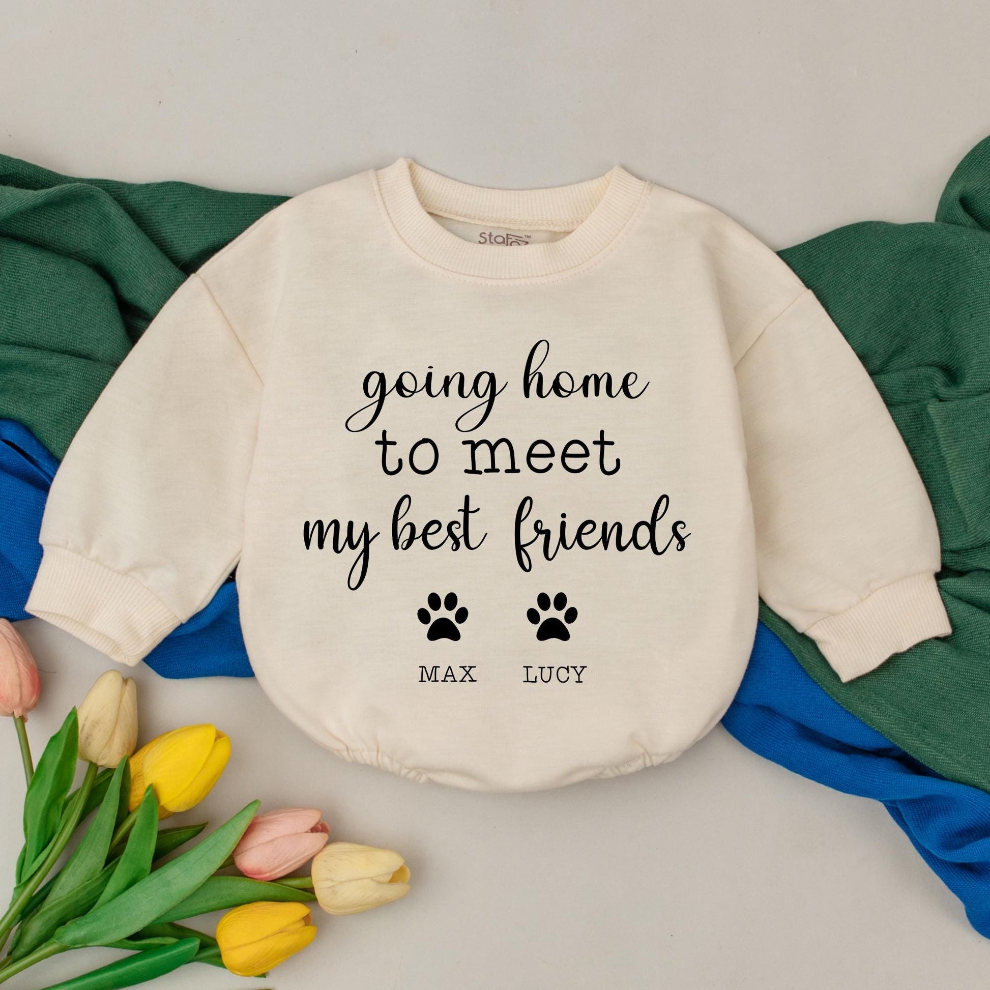 Personalized Going Home to Meet My Best Friends Baby Romper, Sweet Paw Print Design with Dog Names Max Lucy, Newborn Gift for Expecting Parents Dog Lovers