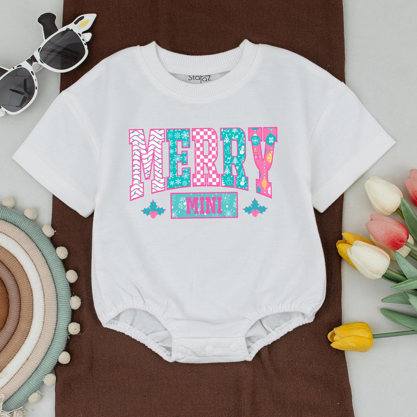 Custom Merry Mama Mini Matching Christmas Outfits Pink Turquoise Holly Berry Chevron Snowflake Patterned T-shirt Baby Bodysuit Gift
