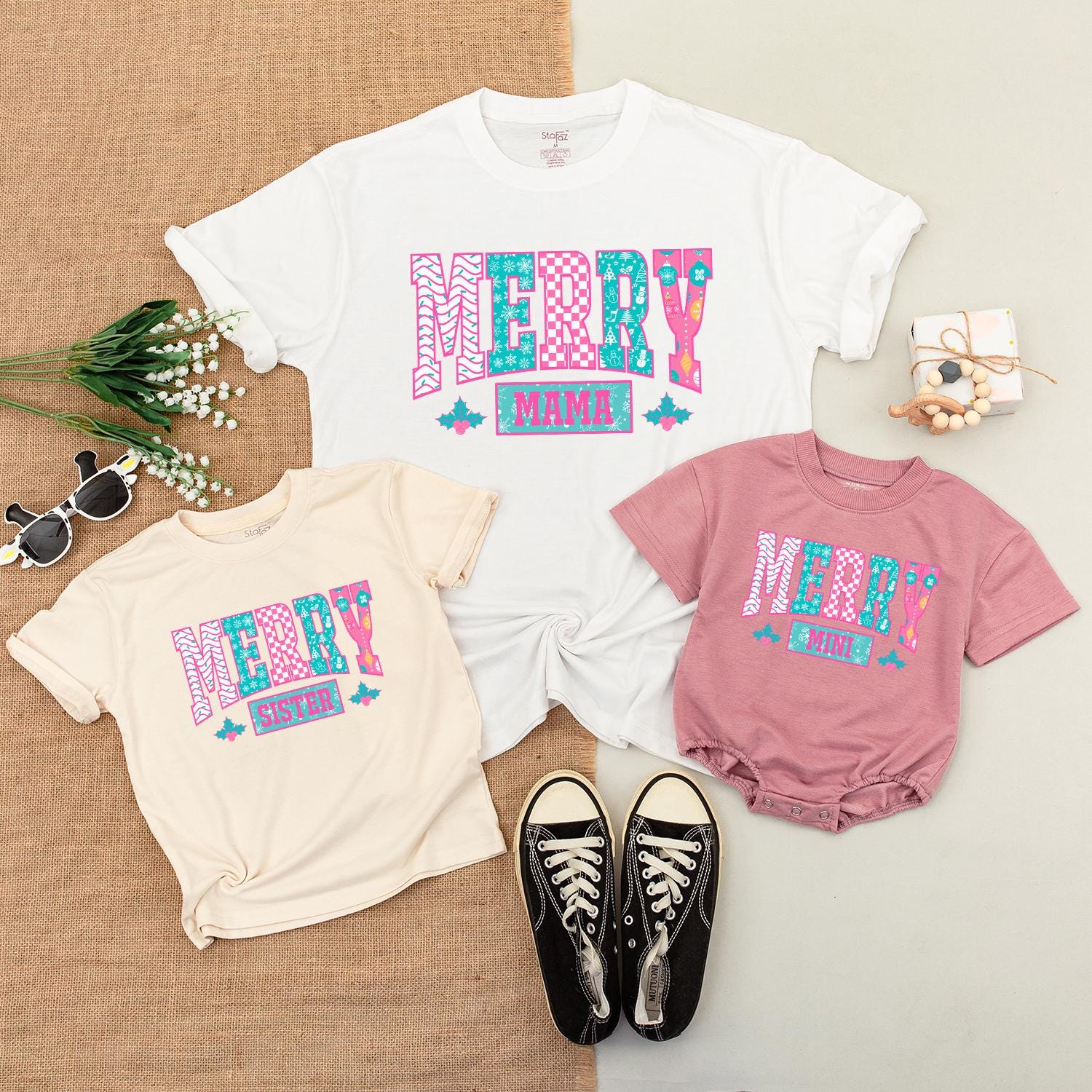 Custom Merry Mama Mini Matching Christmas Outfits Pink Turquoise Holly Berry Chevron Snowflake Patterned T-shirt Baby Bodysuit Gift