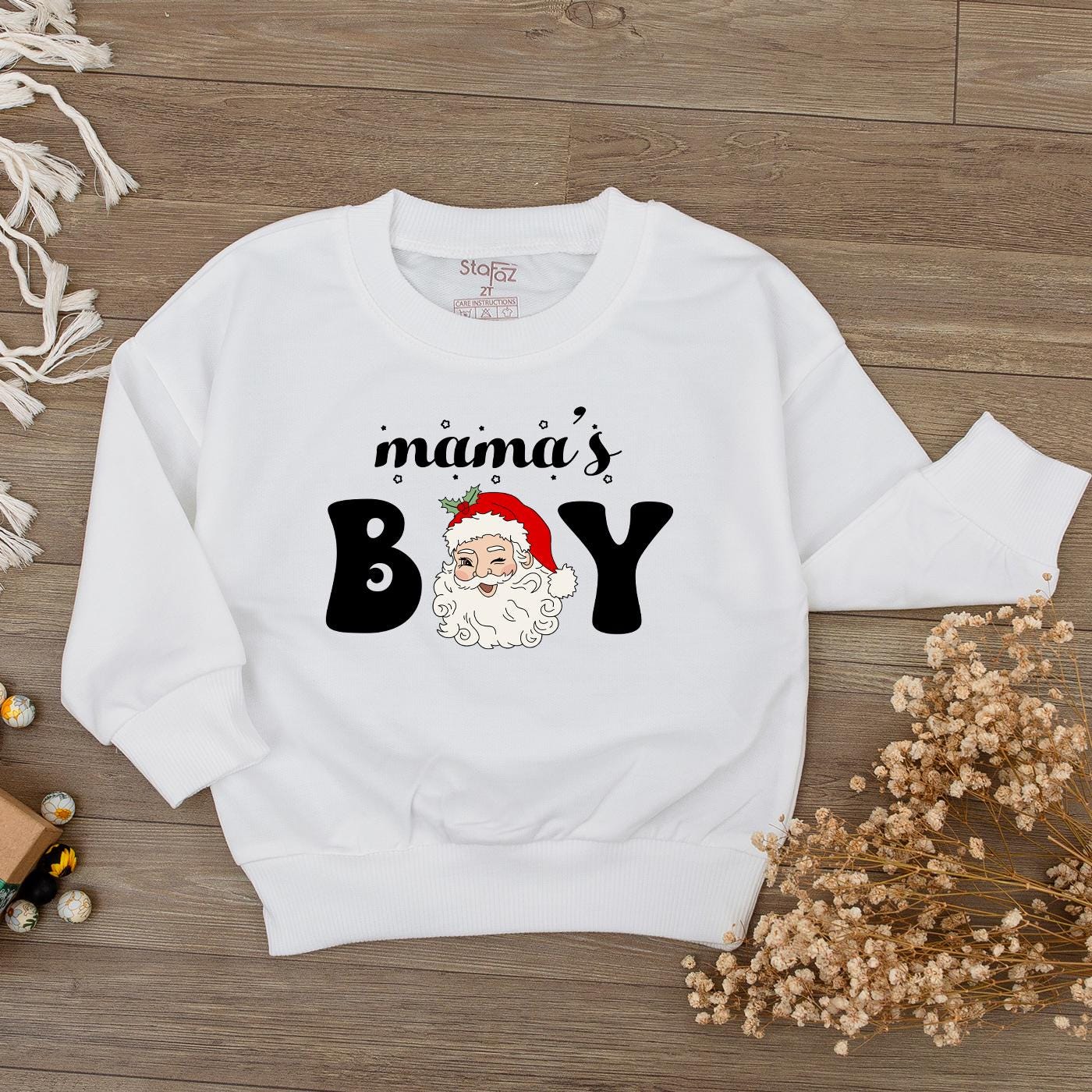 Cute Mama's Boy Christmas Baby Bubble Romper with Funny Santa Claus Design Perfect First Holiday Newborn Outfit Festive Red Hat White Beard Bodysuit