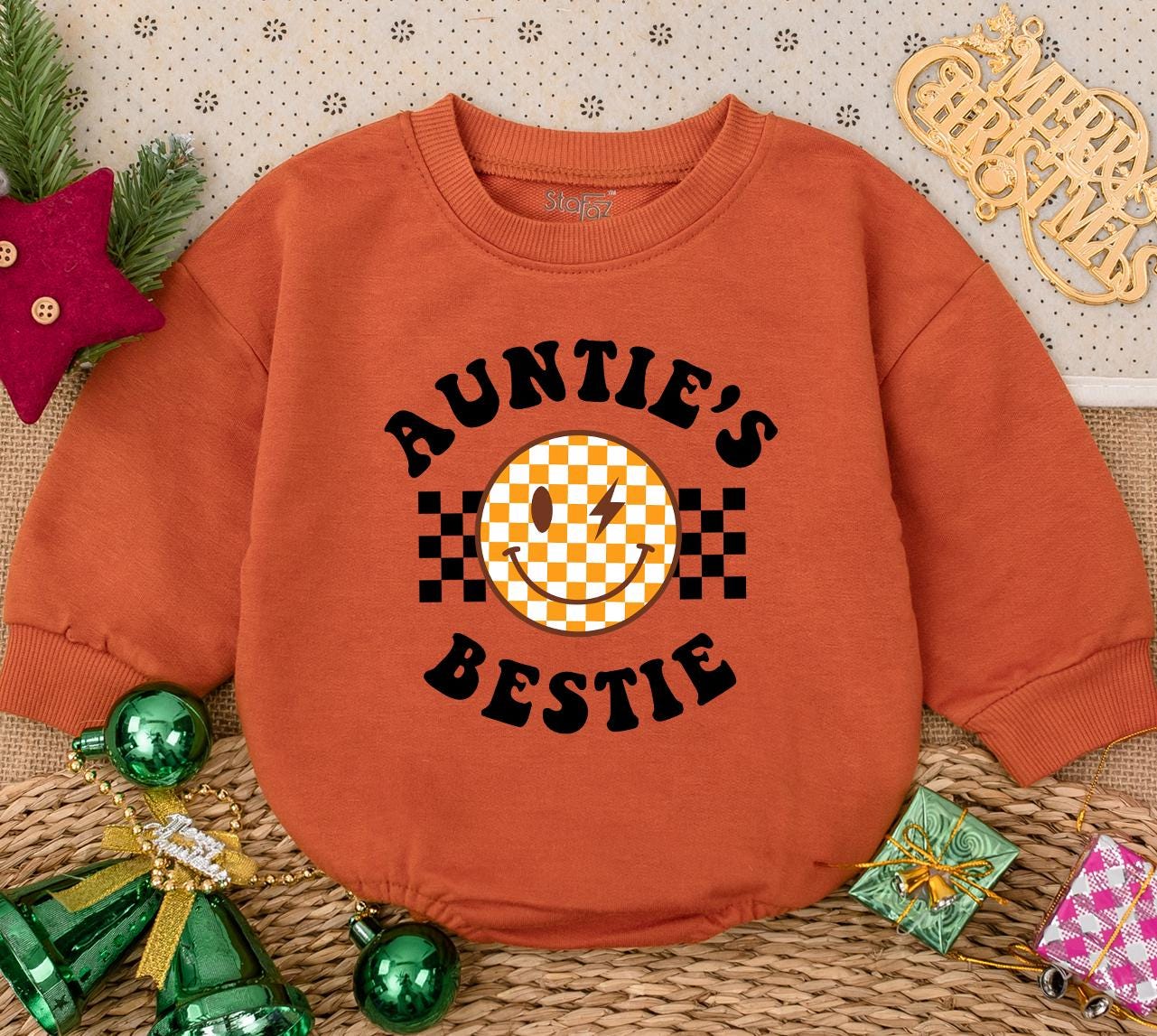 Auntie's Bestie Romper: Retro Checkerboard Smiley Face Newborn Outfit, Fun Baby Clothes Gift from Aunt, Pregnancy Announcement, Cute Auntie Baby Shirt (139 chars)