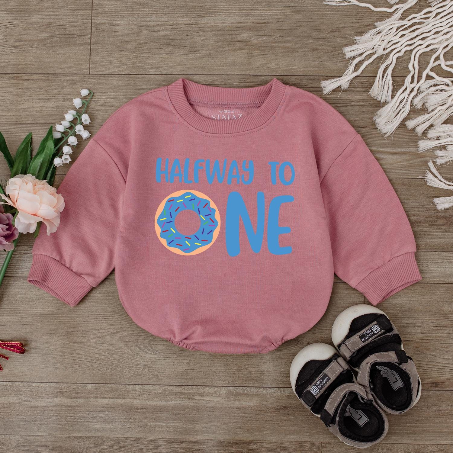 Half Way To One Donut Birthday Romper Cute Donut Design Baby Boy Outfit First Birthday Gift Comfortable Cotton Bodysuit Celebration Wear