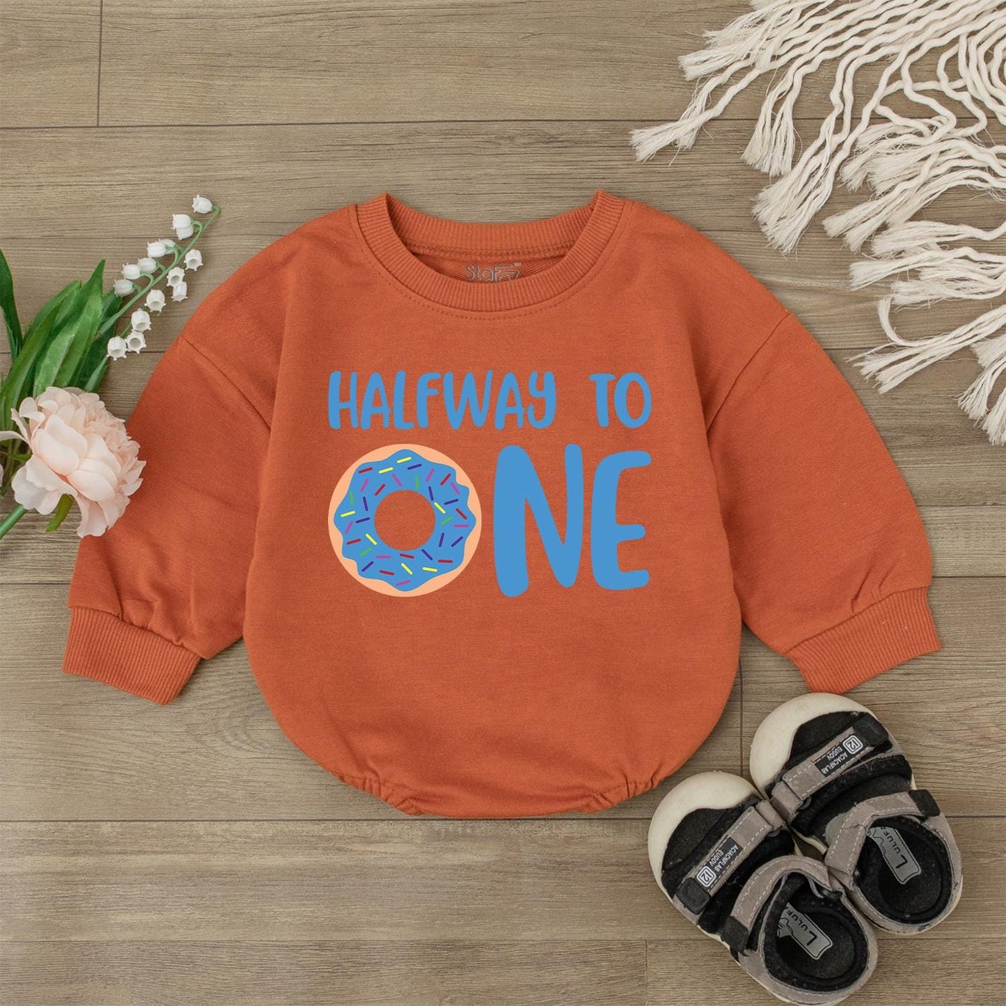 Half Way To One Donut Birthday Romper Cute Donut Design Baby Boy Outfit First Birthday Gift Comfortable Cotton Bodysuit Celebration Wear