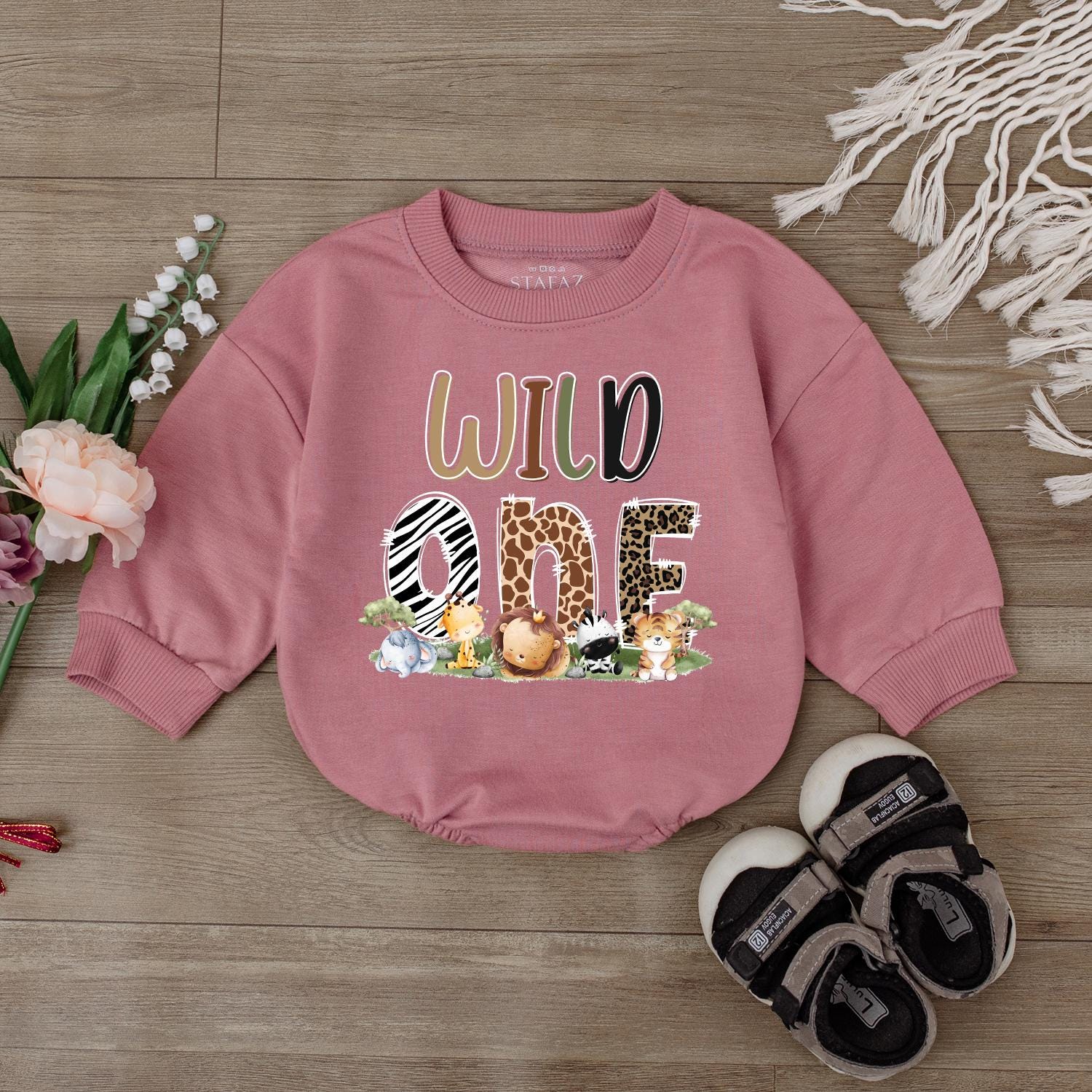 Cute Safari Animal Baby Romper Wild One Giraffe Lion Bodysuit Adorable Birthday Gift Outfit for Toddler Shower Present Natural Cotton Soft