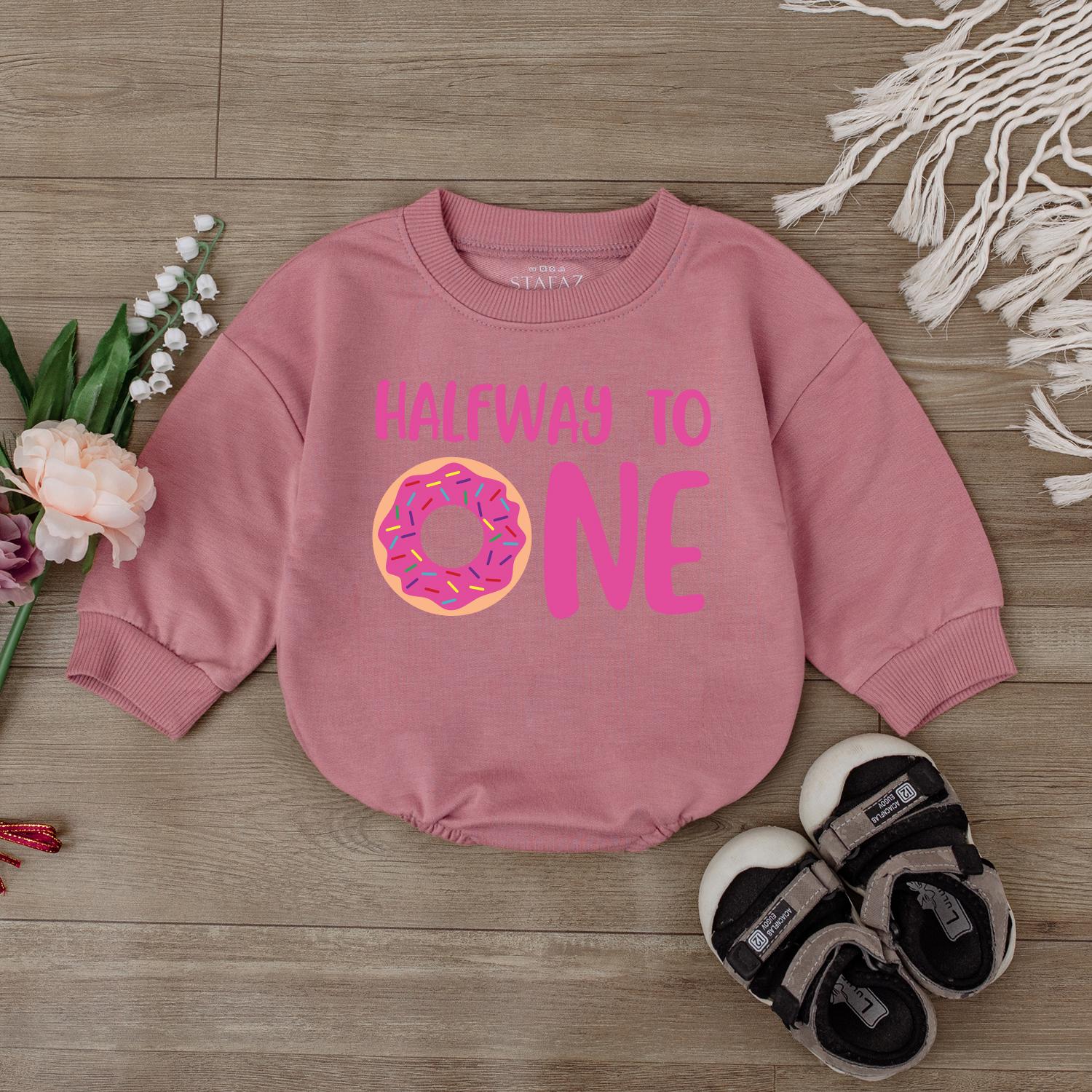 Adorable "Half Way To One" Donut Birthday Romper Cute Baby Girl Boy Outfit Gift Soft Cotton Bodysuit Celebration Apparel