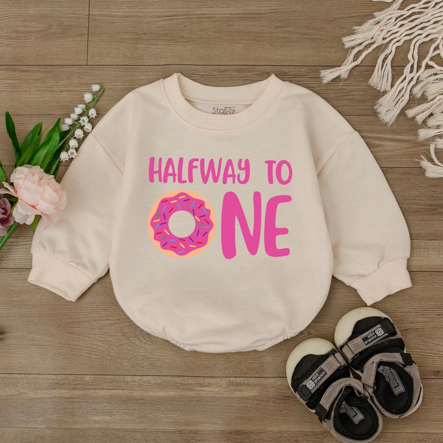 Adorable "Half Way To One" Donut Birthday Romper Cute Baby Girl Boy Outfit Gift Soft Cotton Bodysuit Celebration Apparel