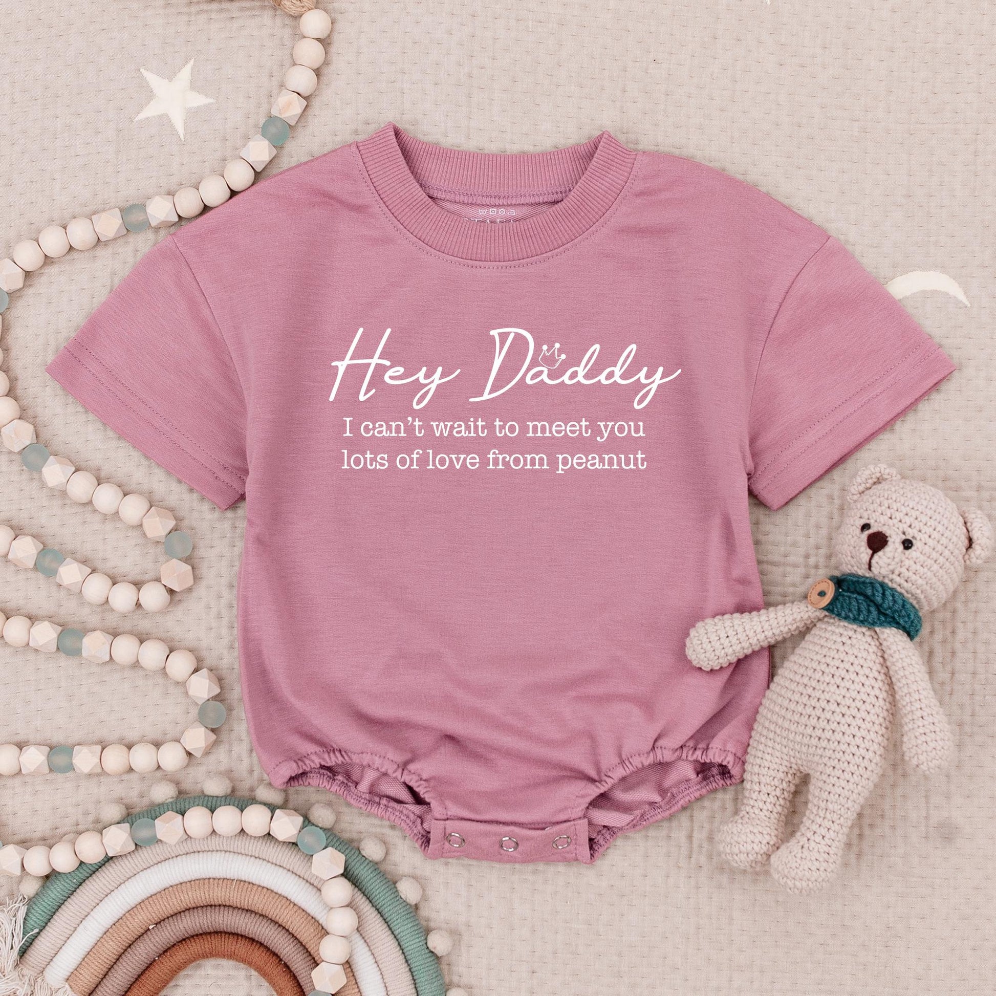 To Daddy 'Hey Daddy' Baby Romper with Crown Black Script Font & 'I can't wait to meet you' Message for New Baby Announcement & Daddy Gift