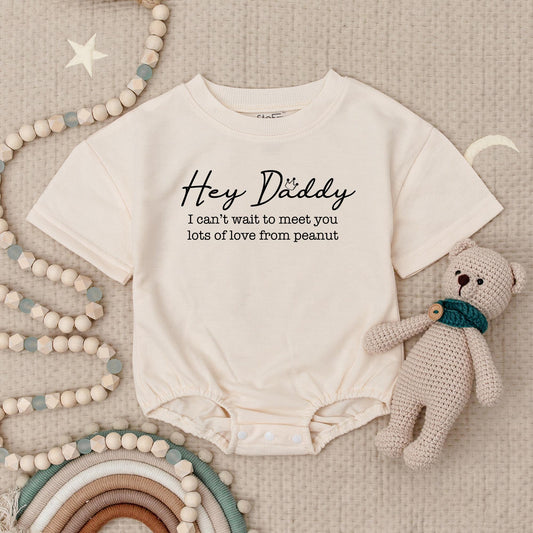 To Daddy 'Hey Daddy' Baby Romper with Crown Black Script Font & 'I can't wait to meet you' Message for New Baby Announcement & Daddy Gift