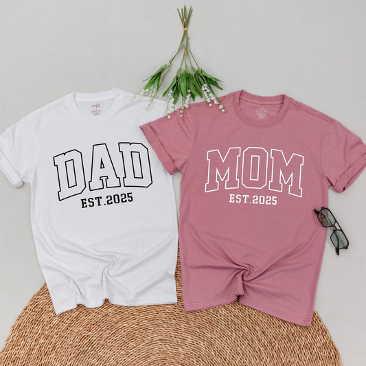 Personalized Dad Mom Est 2025 Matching T-Shirts Pregnancy Announcement New Parents Outfit First Time Mom Dad Gift Baby Reveal