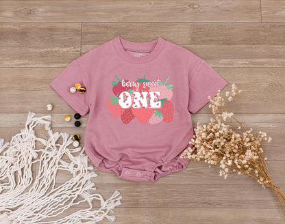 Strawberry Sweet One First Birthday Family Matching T-shirt Mommy and Me Daddy Outfit Berry First Birthday Party Mama 1st Birthday Shirt