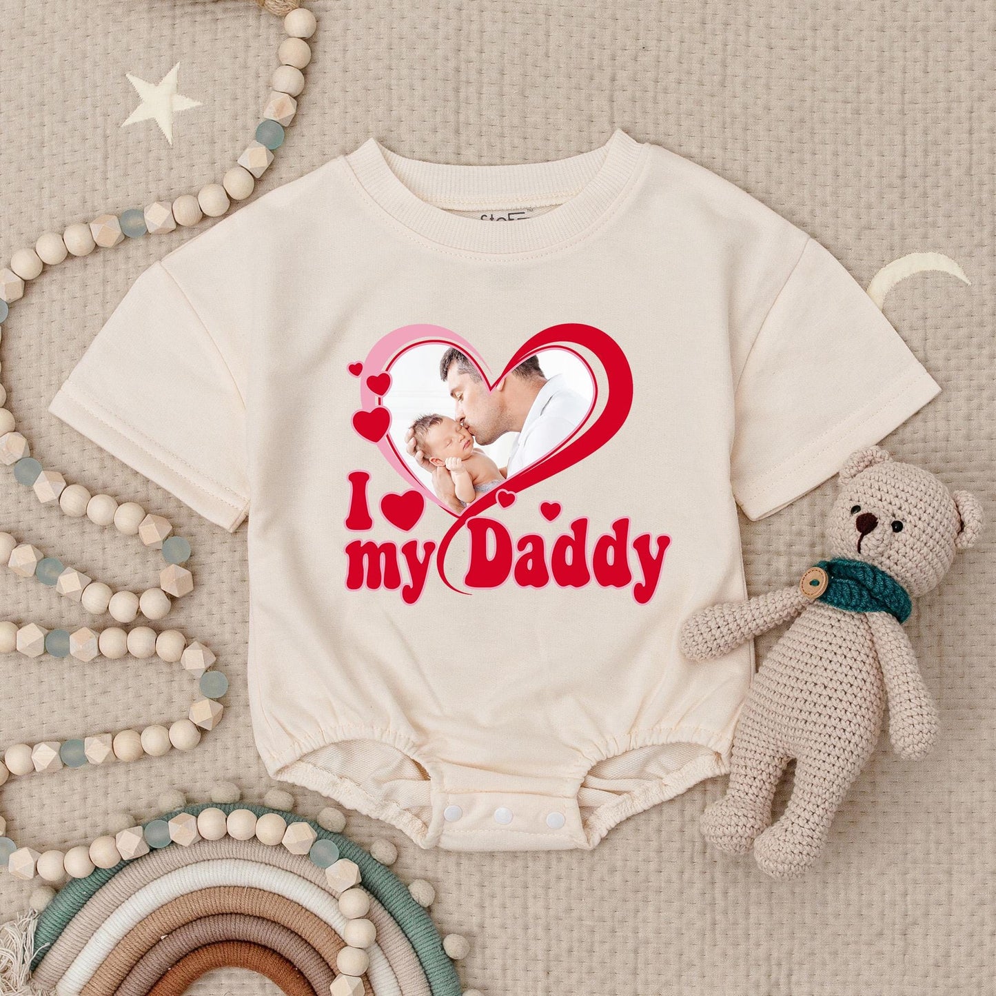 Custom Photo I Love My Daddy Baby Romper Sentimental Father Baby Kiss Pink Red Heart Outline Little One Month Baby Girl Bodysuit First Dad Gift