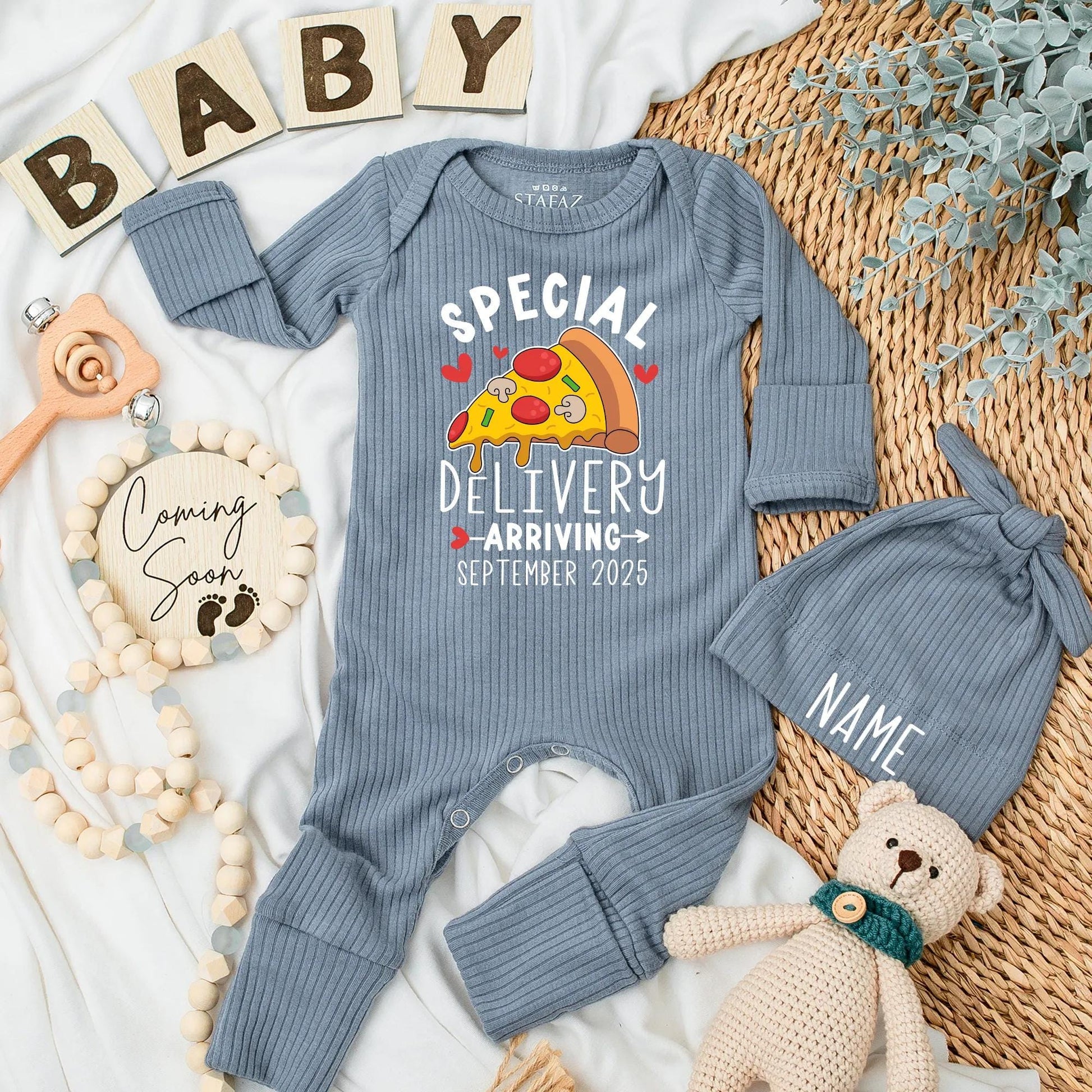 Special Delivery Pizza Baby Bodysuit – Arriving September 2025! Funny Pregnancy Reveal Outfit, Cute Newborn Clothes with Toppings & Hearts Gift 137