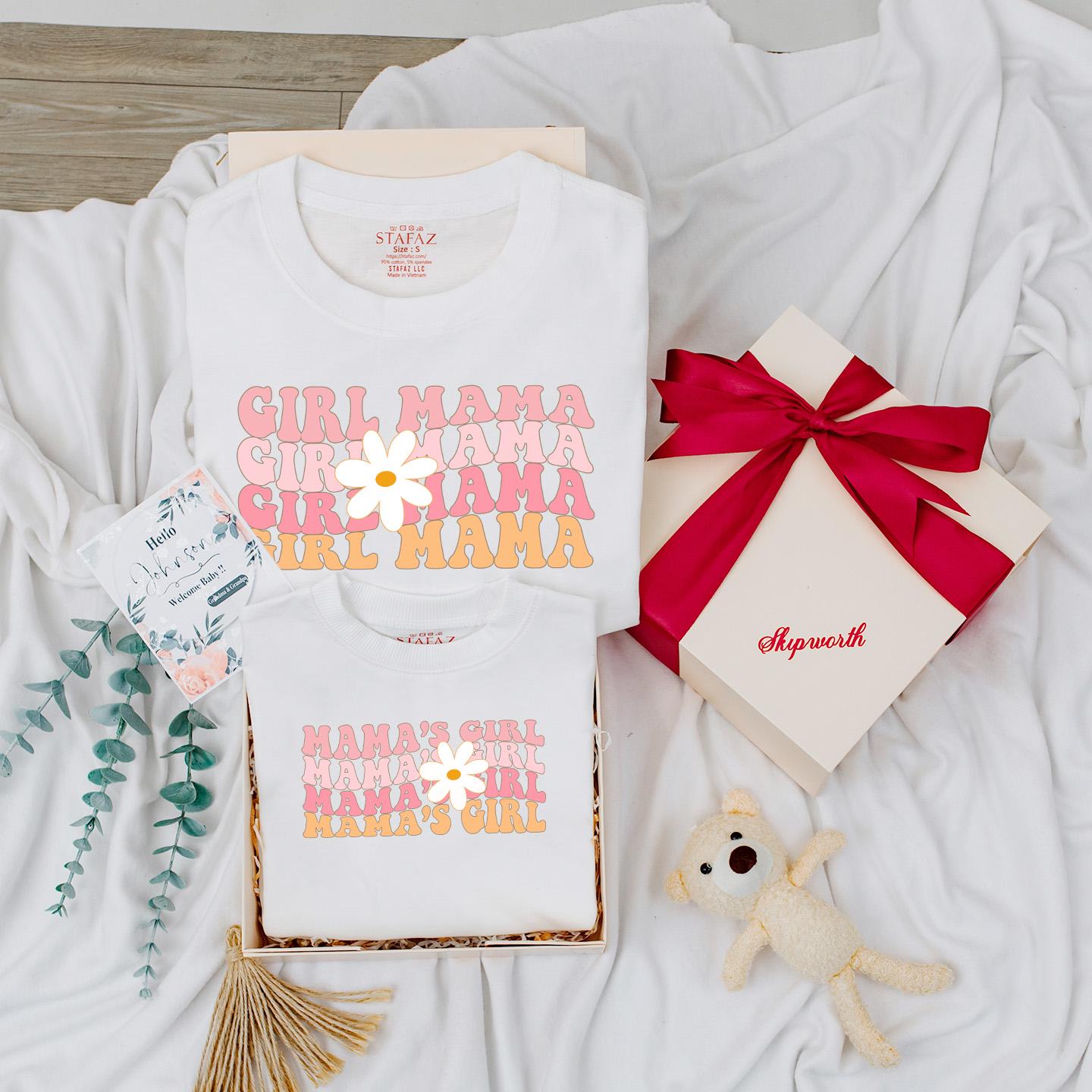 Matching Girl Mama & Mini Daisy Shirts, Floral Mommy and Me Outfits, Baby Bodysuit, Retro Mama's Girl Design, Gift