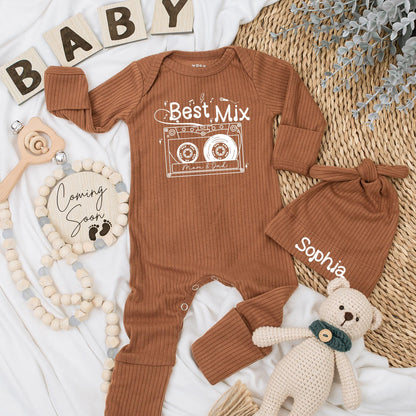 Personalized Best Mix Mom and Dad Cassette Tape Baby Bodysuit 80s Music Lover Newborn Outfit Funny Retro Mixtape Baby Shower Gift Clothes.