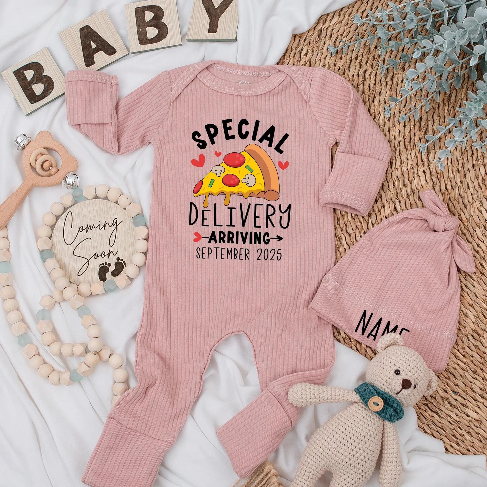 Special Delivery Pizza Baby Bodysuit – Arriving September 2025! Funny Pregnancy Reveal Outfit, Cute Newborn Clothes with Toppings & Hearts Gift 137
