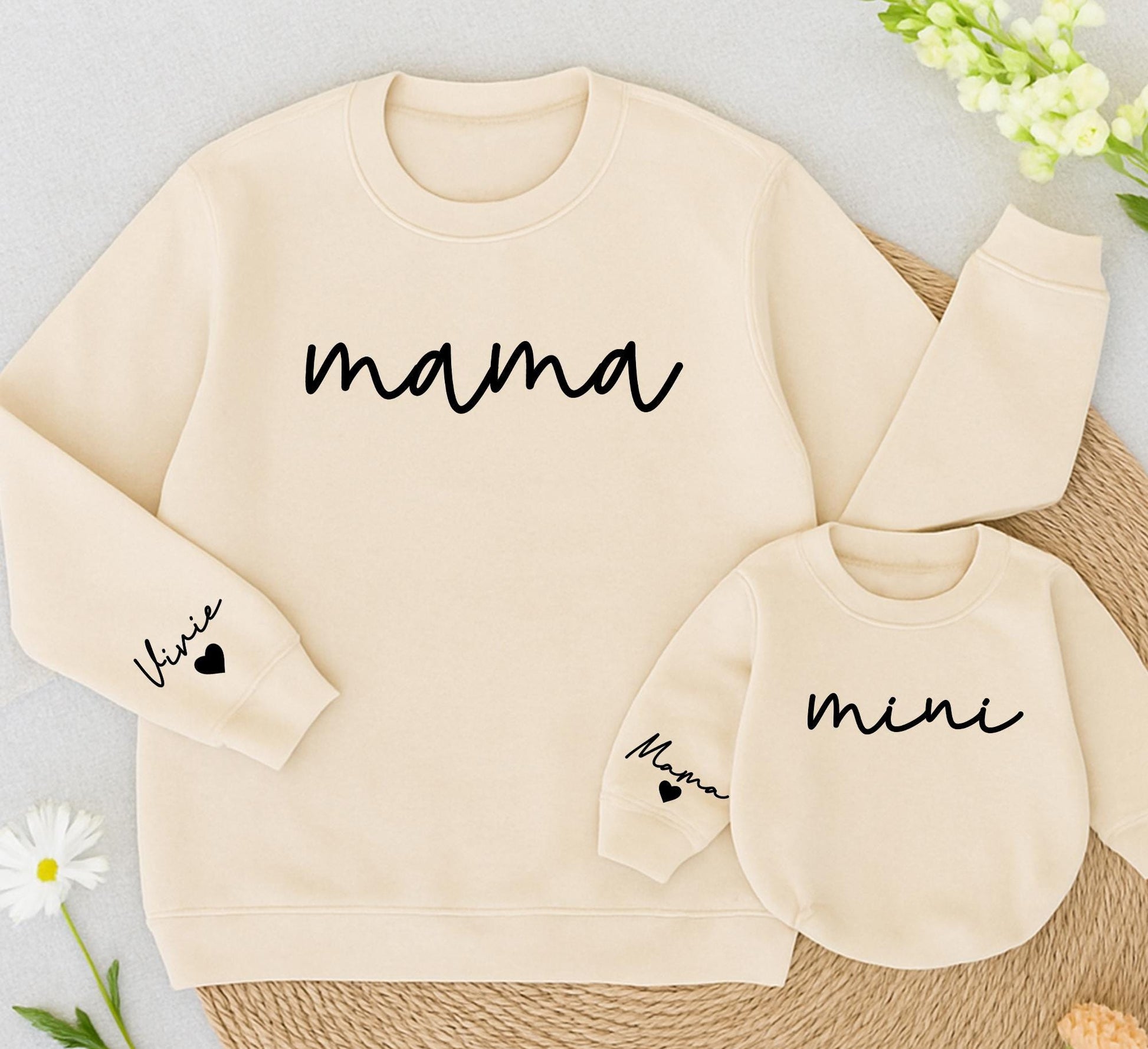 Personalized Mama Mini Matching Sweatshirt Set Minimalist Black Handwritten Font Family Outfits Daughter Baby Girl Holiday Gift