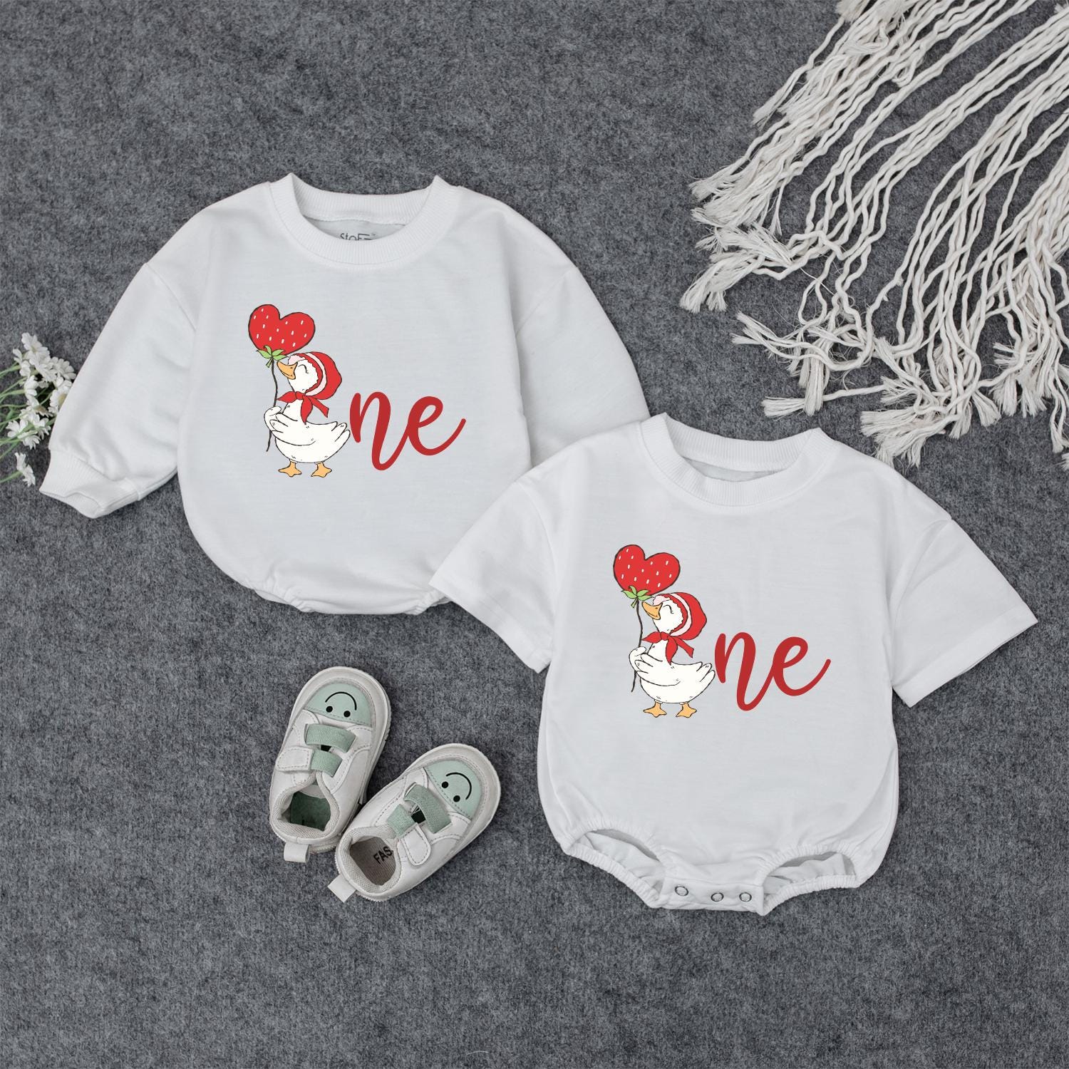 Cute Duck with Strawberry Balloon First Birthday Outfit Baby Girl Boy Red Bonnet 1st Birthday Clothes Toddler Bodysuit Cheerful
