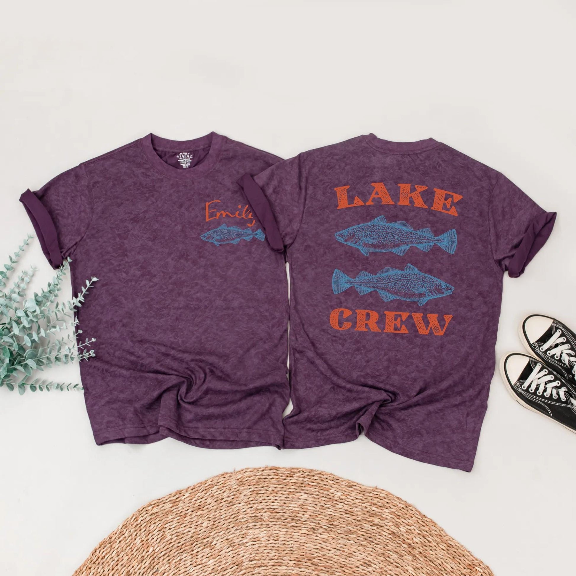 Custom Lake Crew Matching Family Shirts Vintage Fish Design Summer Vacation Outfits Personalized Red Cursive Name Tees Family Group Trip Clothes