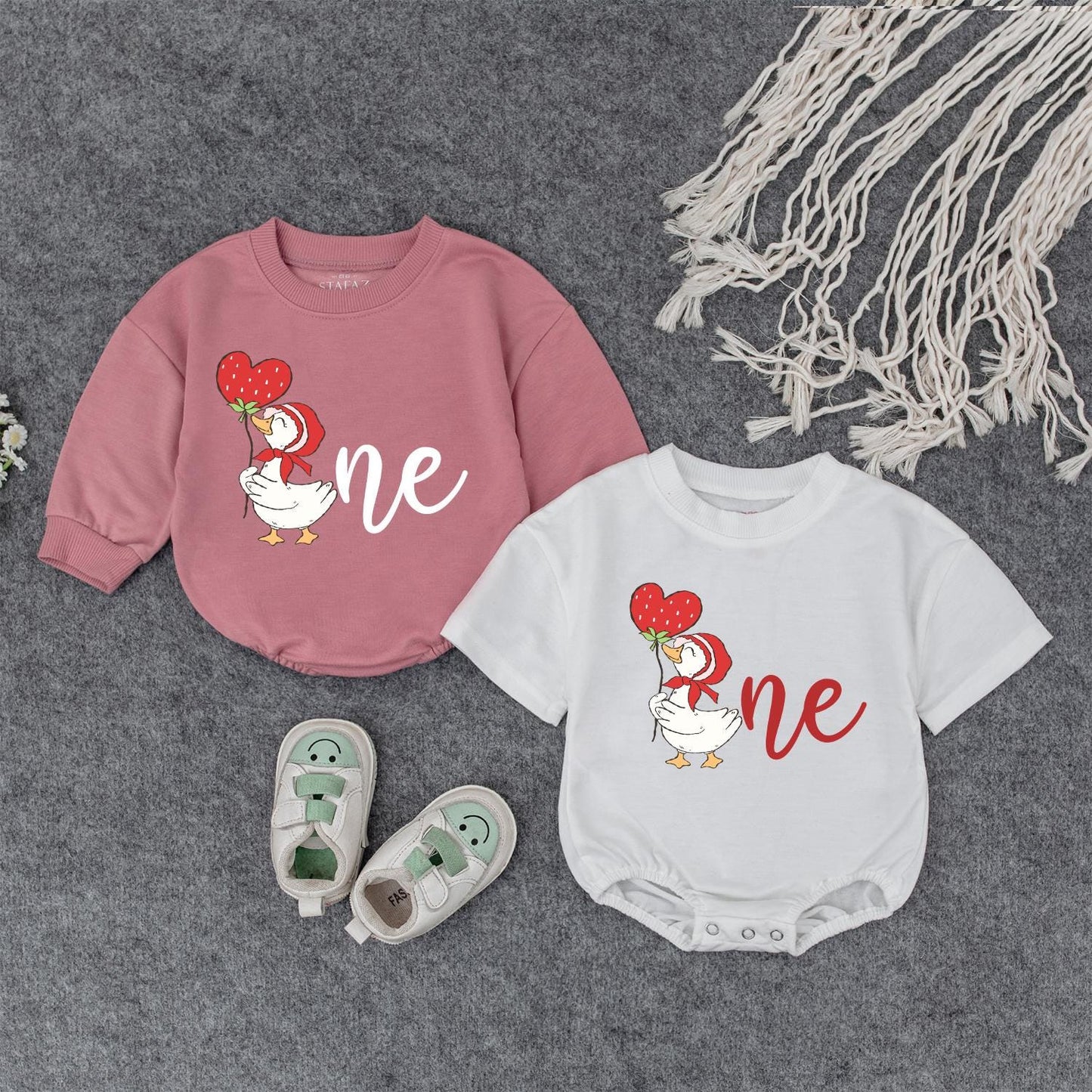 Cute Duck with Strawberry Balloon First Birthday Outfit Baby Girl Boy Red Bonnet 1st Birthday Clothes Toddler Bodysuit Cheerful