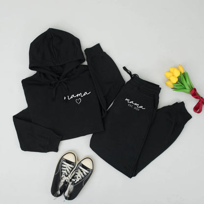 Custom EST Mama Heart Sweatshirt & Sweatpants Set Minimalist Cursive Design Cozy Loungewear Gift for New Mom First Time Mother Mama Apparel 2025
