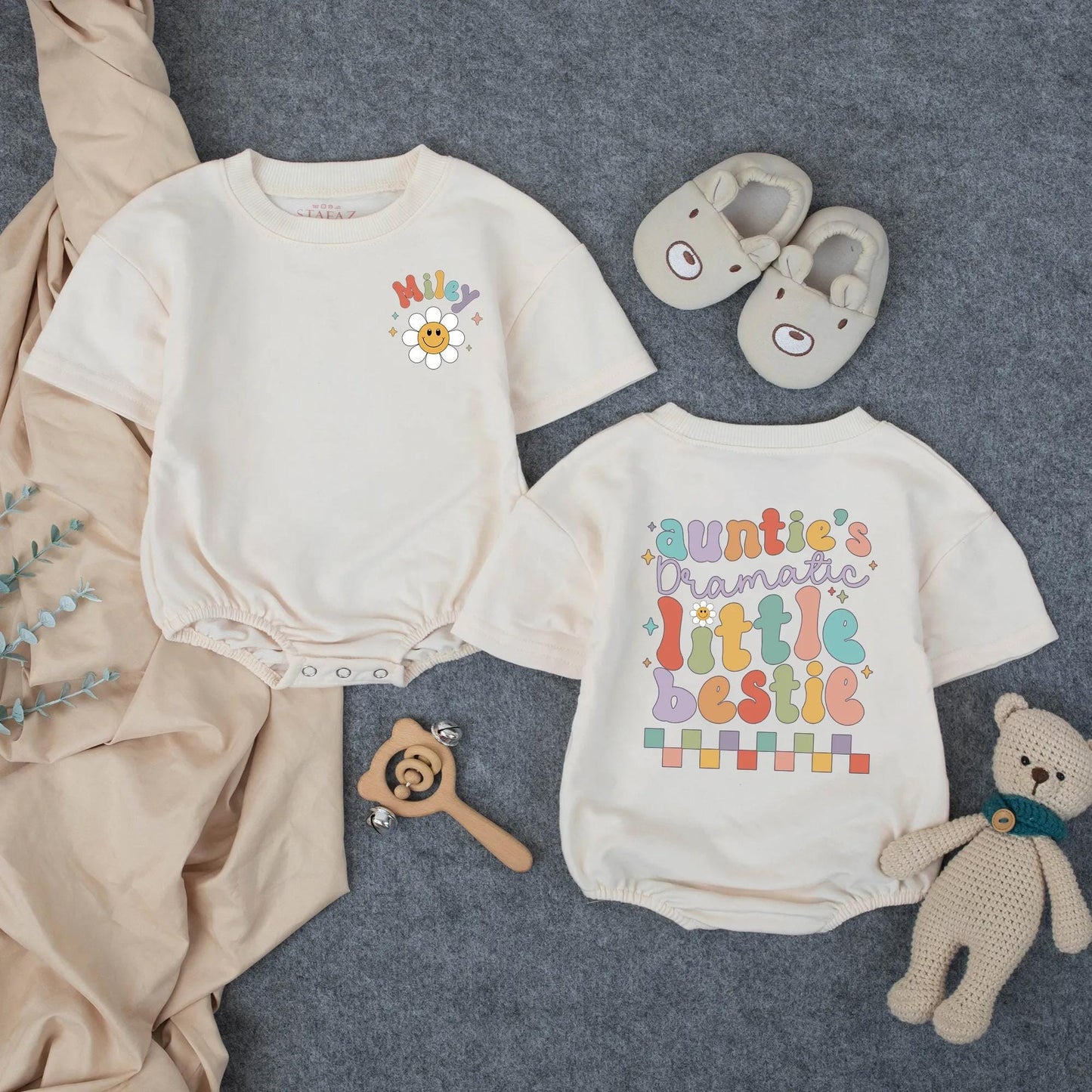 Auntie's Dramatic Little Bestie Baby Romper, Retro Starburst Design, Custom Name Outfit, Playful Summer Clothes, Newborn Gift with Daisy Accent 