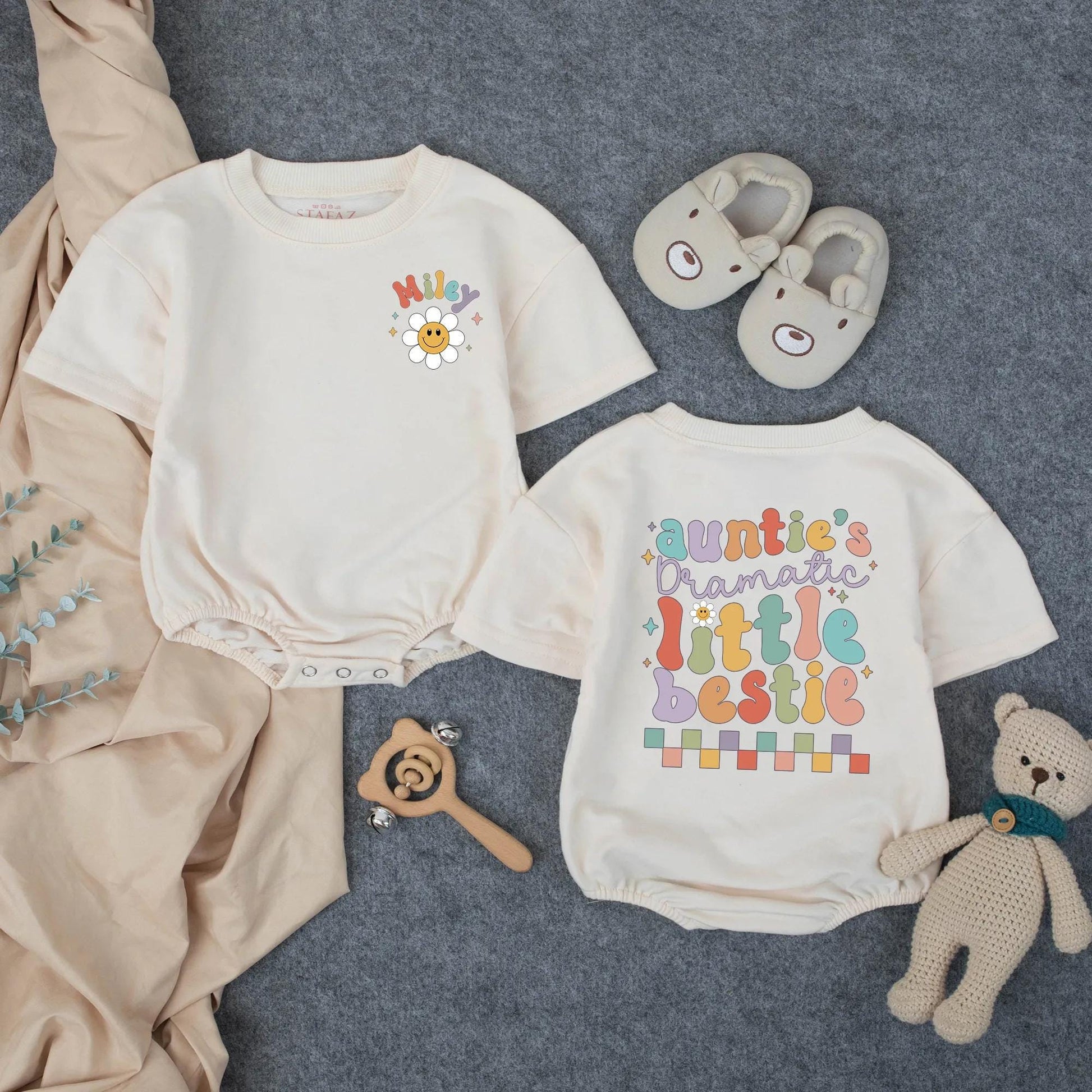 Auntie's Dramatic Little Bestie Baby Romper, Retro Starburst Design, Custom Name Outfit, Playful Summer Clothes, Newborn Gift with Daisy Accent 