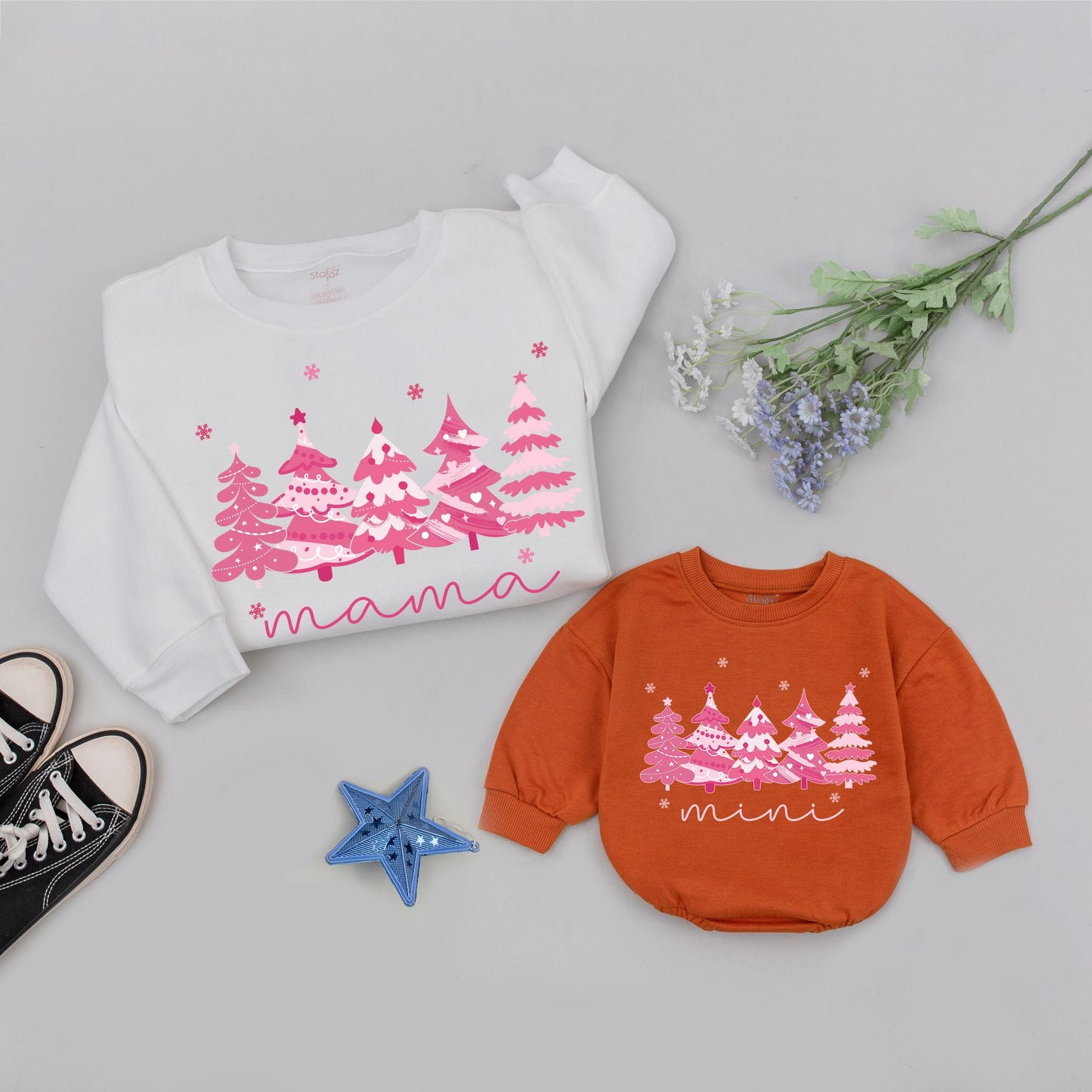 Retro Pink Christmas Tree Family Sweatshirt Matching Set, Dada Mama Mini Holiday Outfits, Whimsical Christmas Gift Romper, Comfy Soft Cotton 139
